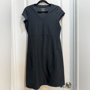 LL Bean Black Vneck Dress Small Fit & Flare Short Sleeve Zip Pockets Waist 32”